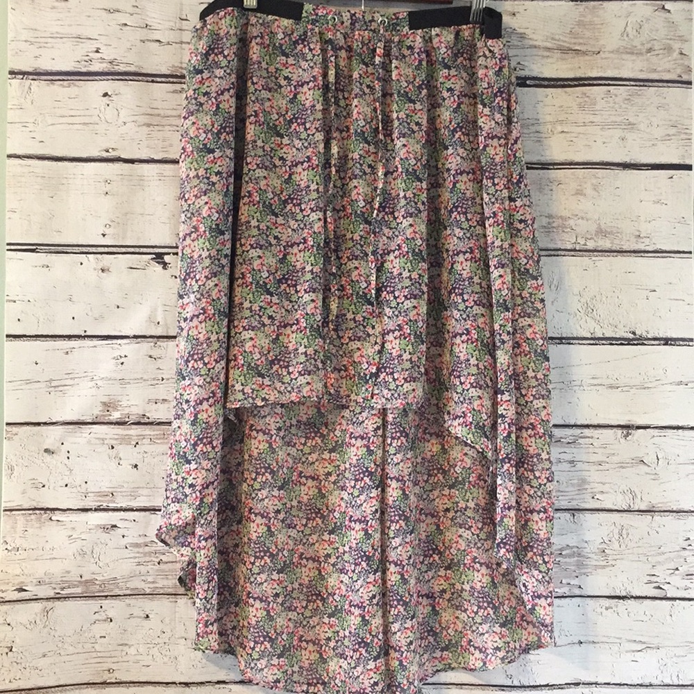 🌻5/$25🌻 Princess Vera Wang Hi-Lo Floral Skirt
